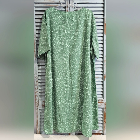 GLAMOROUS CURVE UK PASTEL FLORAL DRESS Size US 16 Pistachio Green Ditsy NWT - Picture 5 of 5